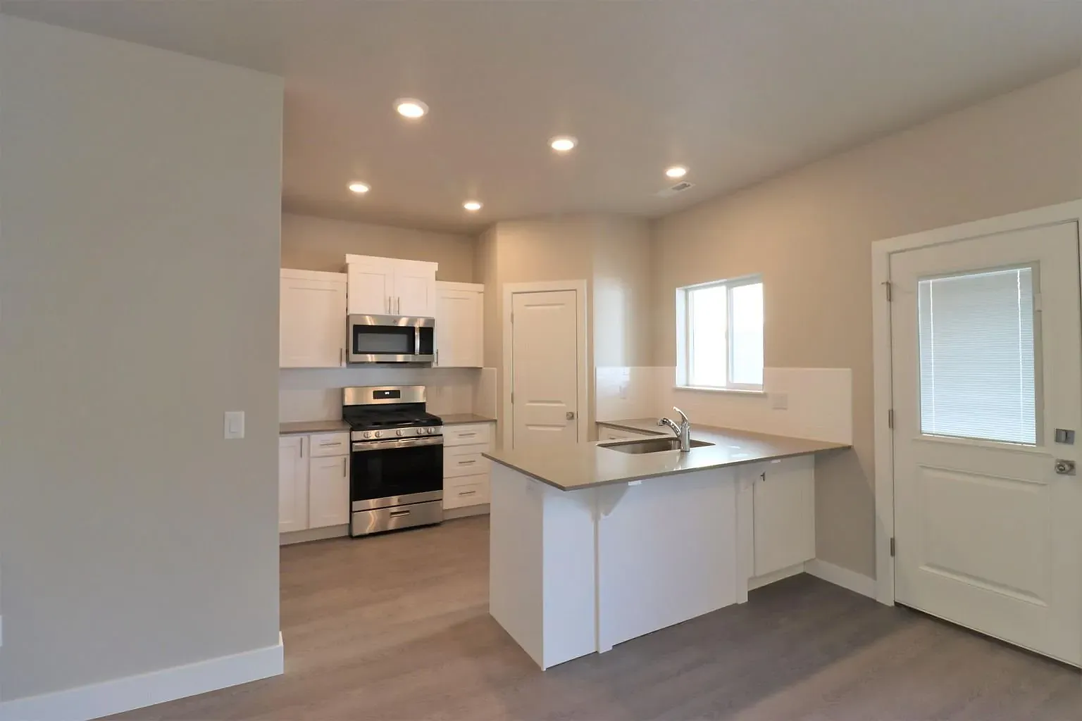 E072 - Cedar Bend 169 — Photo 3