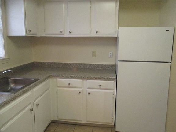 3rd image of 2 Kensington Cir APT H