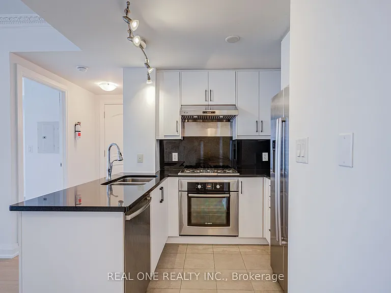 16 Harbour St #3511 — Photo 7
