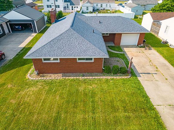 3rd image of 111 Parkwood Dr