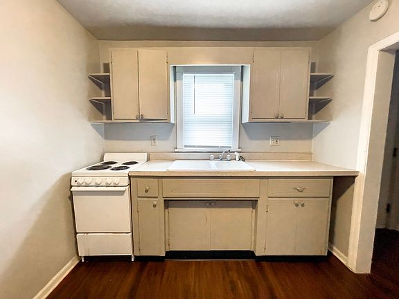 3rd image of 1711 N Ball Ave