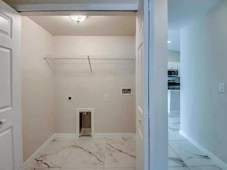 3419-3421 SW 15th Pl — Photo 11