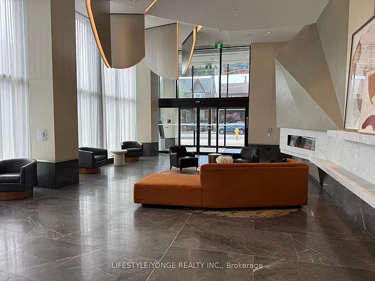 858 Dupont St #817 — Photo 22