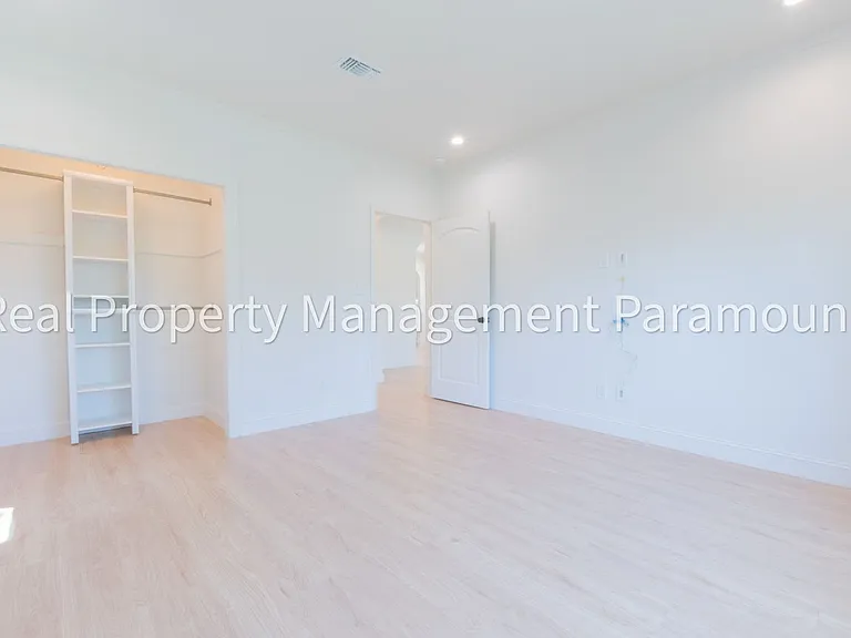 1867 S Redondo Blvd — Photo 17