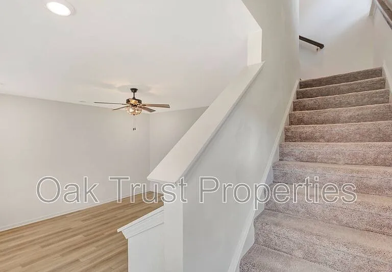 500 Trotters Ln — Photo 17