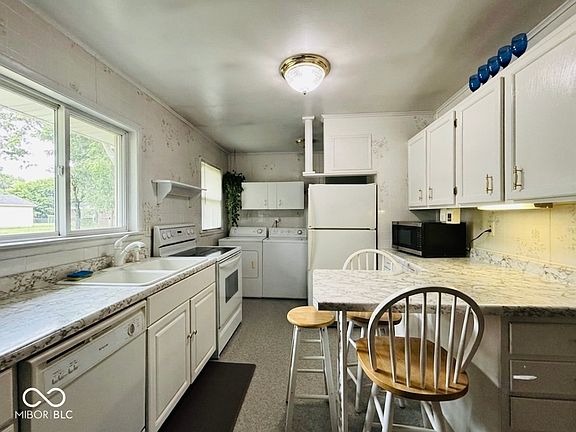 4th image of 415 E 28th St