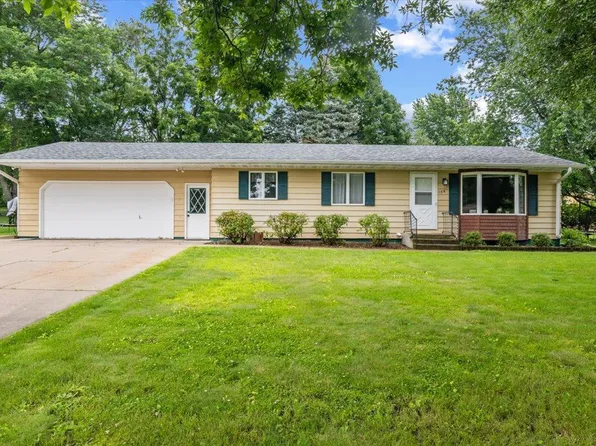 186 Linden Rd, Prescott, WI 54021