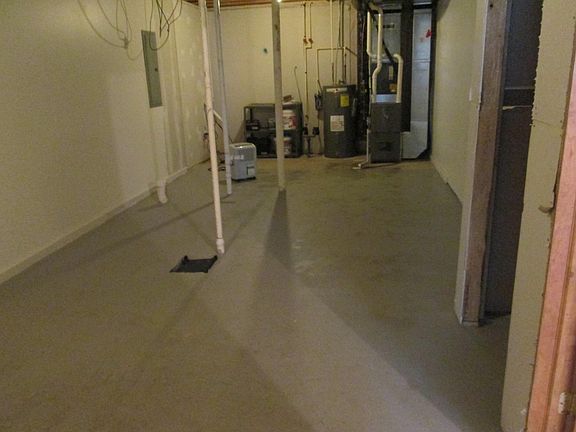 5th image of 602 Juniper Ln NW