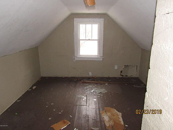 4th image of 1210 Broadway Ave