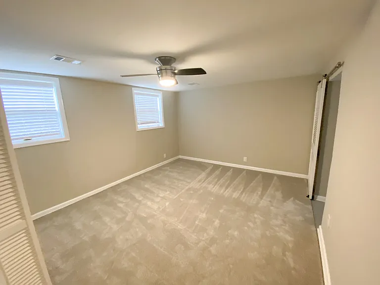 872 Summerville Dr — Photo 15