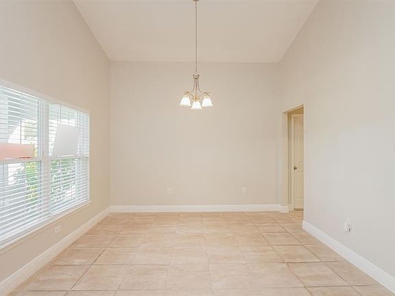 3rd image of 109 Willow Dr