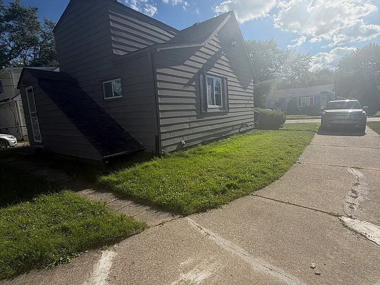 22050 Pleasant Ave #1 — Photo 12