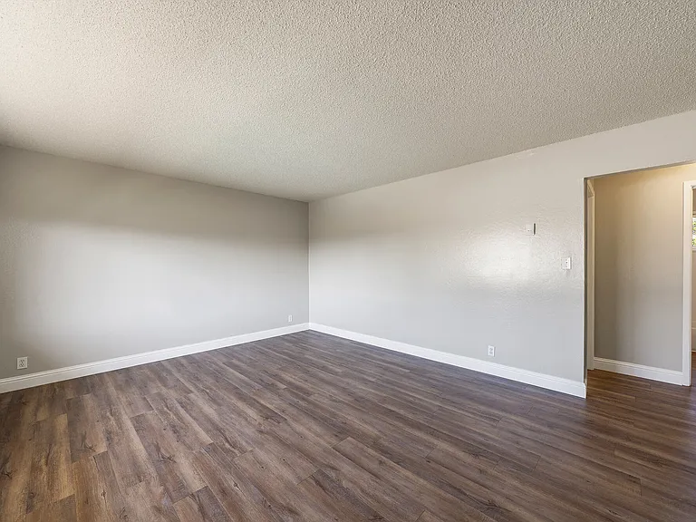 Garden Court Apartments — Photo 10