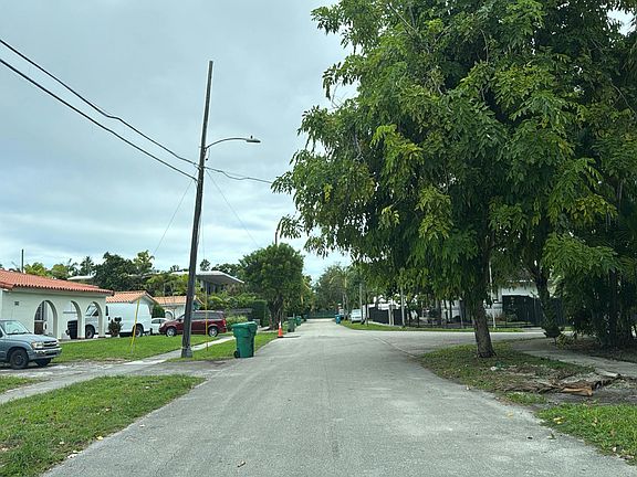 5th image of 8210 NE 12th Ave