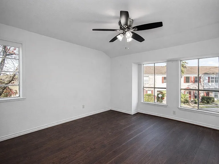 7902 Grove Ridge Dr — Photo 11