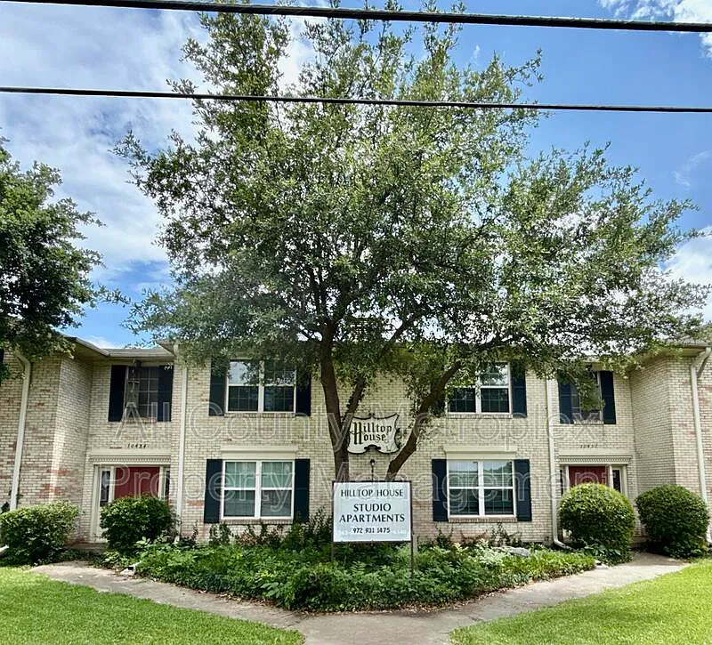 2 bed, 1.5 bath, 985 sqft, $1,450 — Photo 1