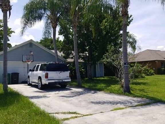 3rd image of 2092 SE Berkshire Blvd