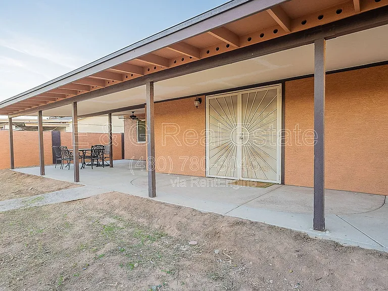 1022 W Apollo Ave — Photo 15