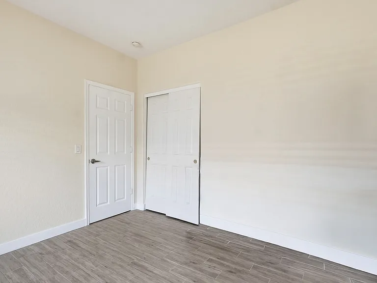 1008 W Saint Charles Ave — Photo 27