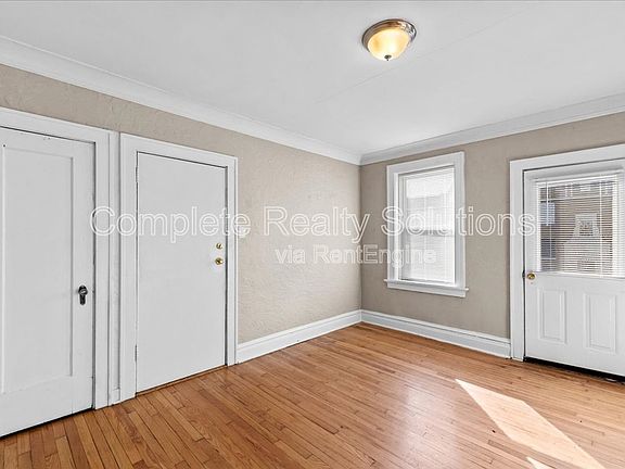 4th image of 4909 Winona Ave APT 2W