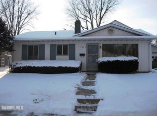 1351 Crestwood Dr, Freeport, IL 61032