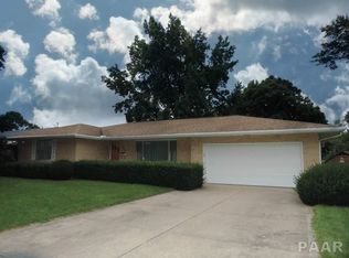 2305 Belmont Dr, Pekin, IL 61554