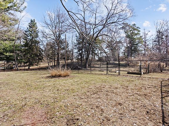 4th image of 4921 Mayview Rd