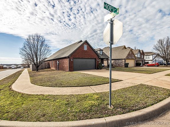 3rd image of 9704 N 101st East Ave