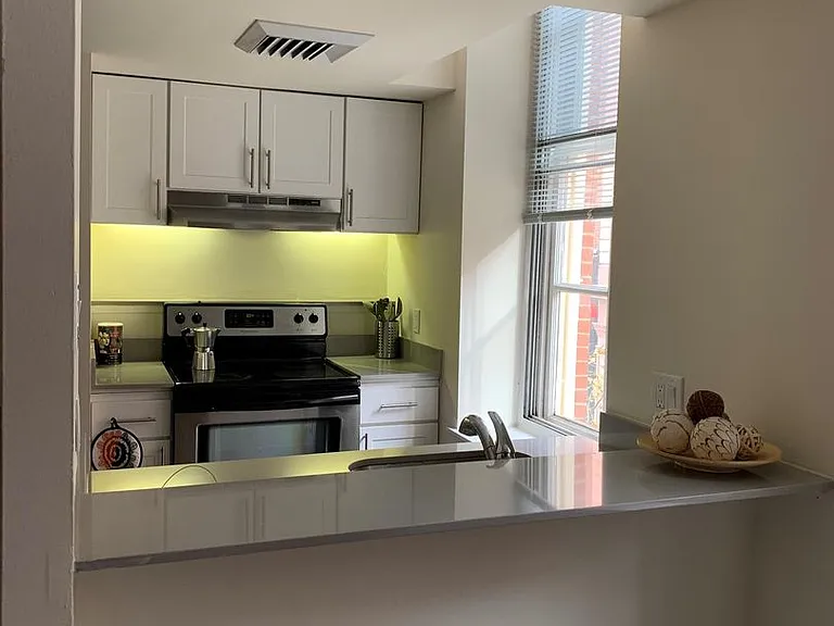 24-30 S Bank St #206 — Photo 9