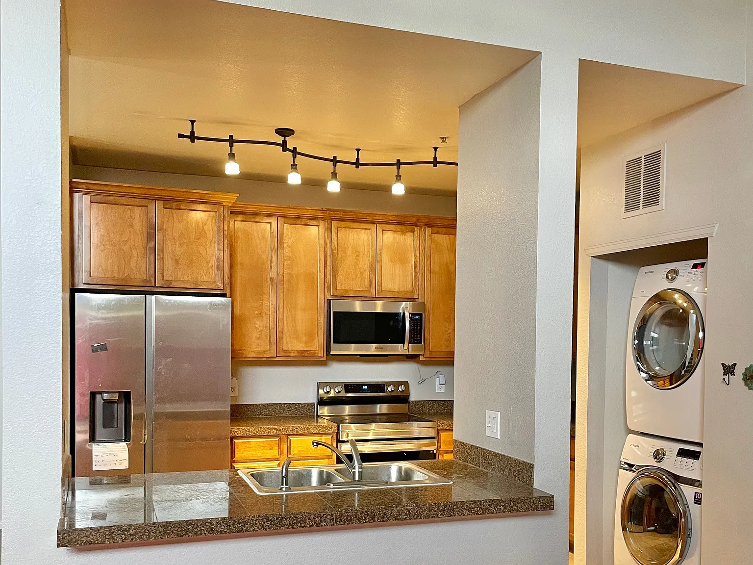 2 bed, 1356 sqft, $2,190 — Photo 4