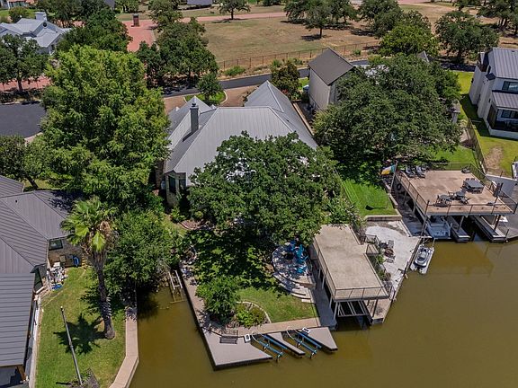 3rd image of 3012 Driftwood Lane