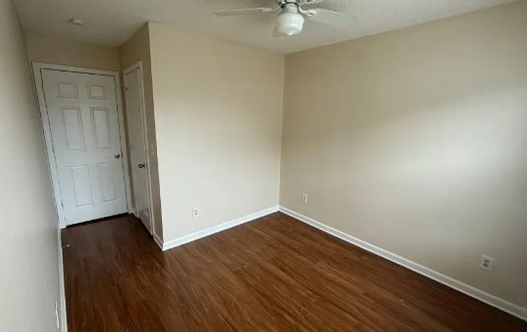 1010 Maple Valley Ct — Photo 7
