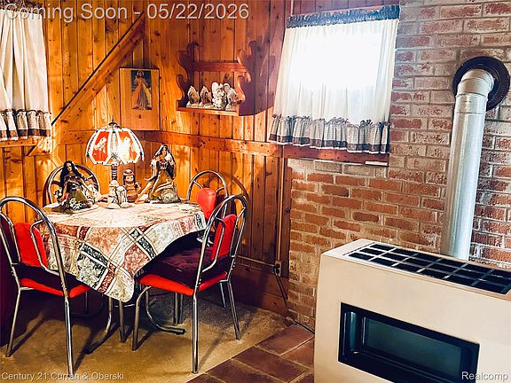 3rd image of 3385 Woods Rd