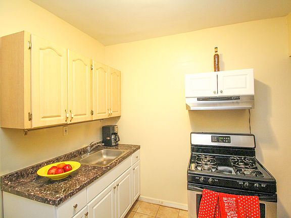 3rd image of 18313 Dunlop Ave