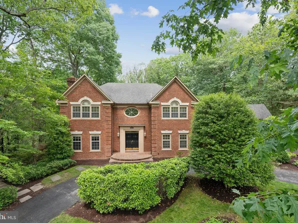 8702 Old Dominion Dr, Mc Lean, VA 22102