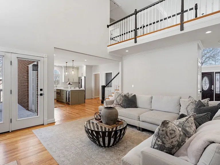 156 N Berwick Ln — Photo 4