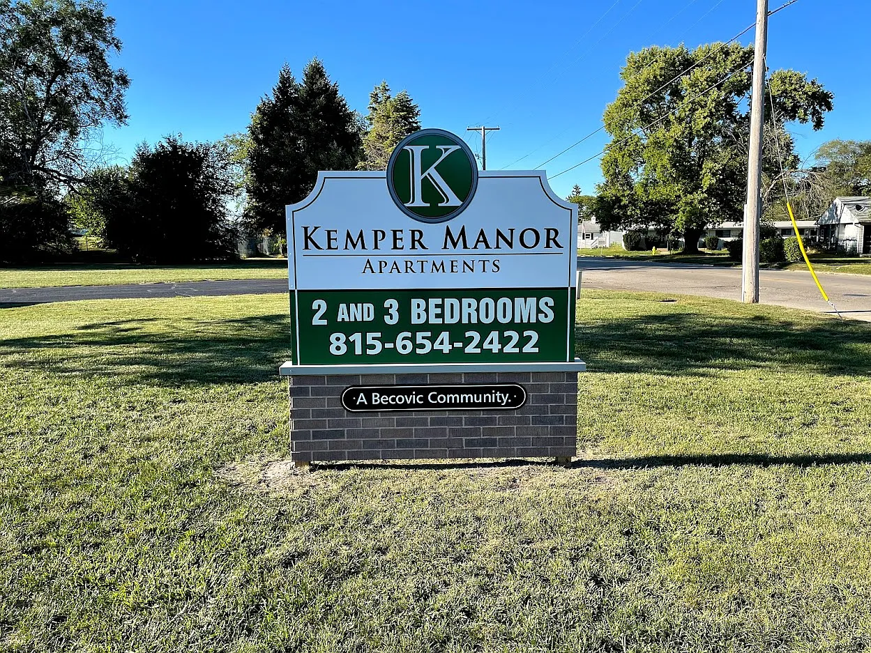 Kemper Manor Apartments — Photo 1