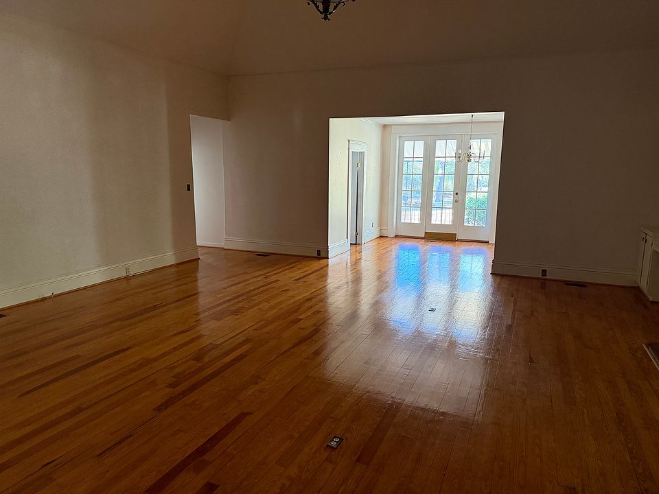 1st image of 207 Country Club Blvd APT C