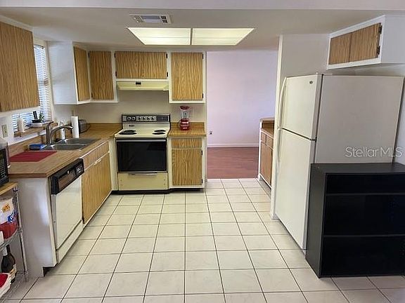 5th image of 236 NE 9th Pl