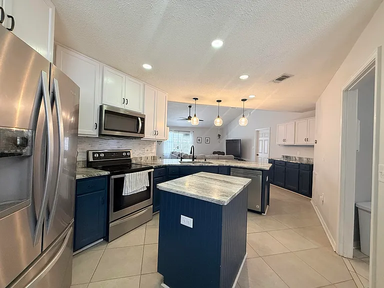 2414 Heritage Cir — Photo 9