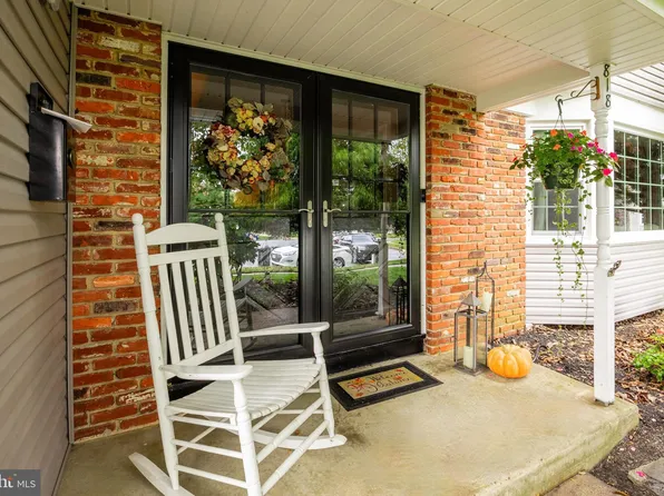 818 Braddock Ter, Mount Laurel, NJ 08054