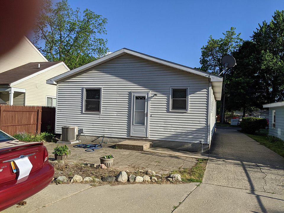 2nd image of 213 Walter St SE