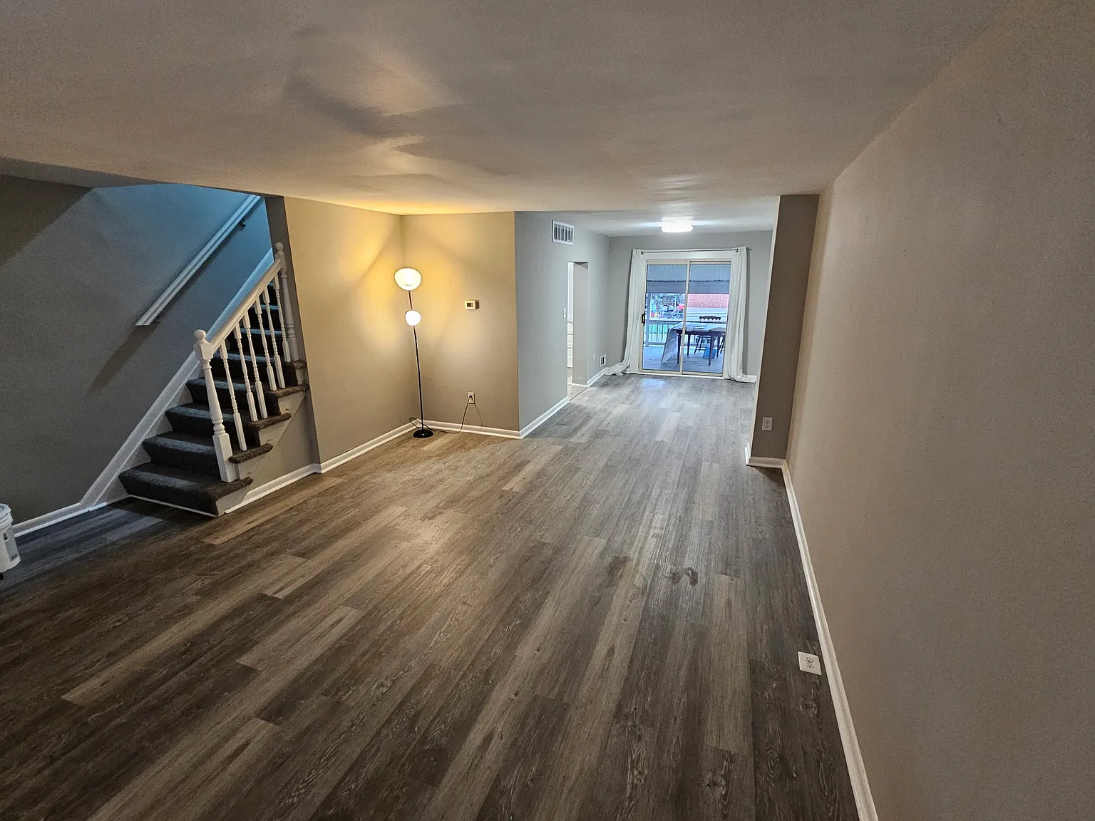 3 bed, 1.5 bath, 1152 sqft, $2,100 — Photo 3