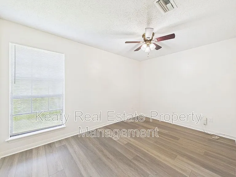 110C Country Ln — Photo 13