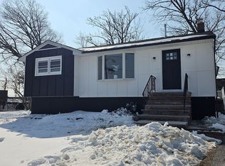 351 Woodcrest Pl, Saddle Brook, NJ 07663