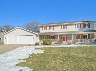 57270 Pine View Dr, South Bend, IN 46619