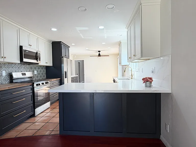 3695 Sanford St — Photo 13