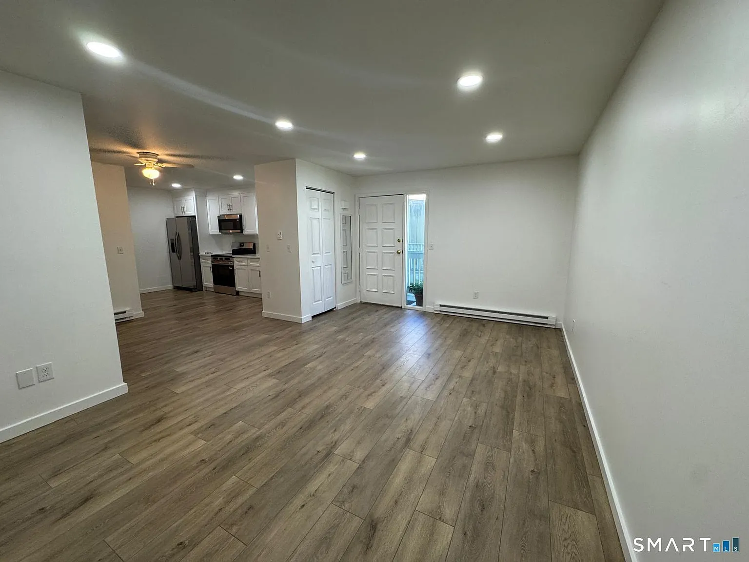 2 bed, 1.0 bath, 864 sqft, $2,450 — Photo 3