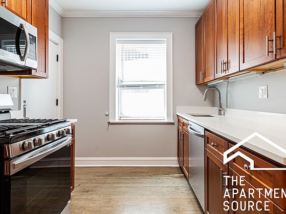 4th image of 1352 W Carmen Ave APT 3N