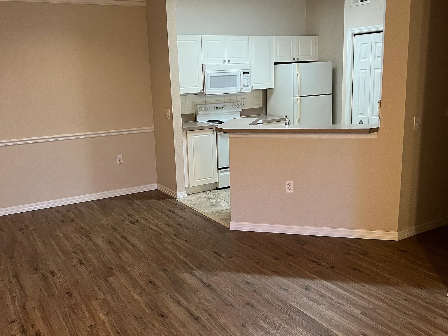 1 bed, 843 sqft, $1,500 — Photo 2